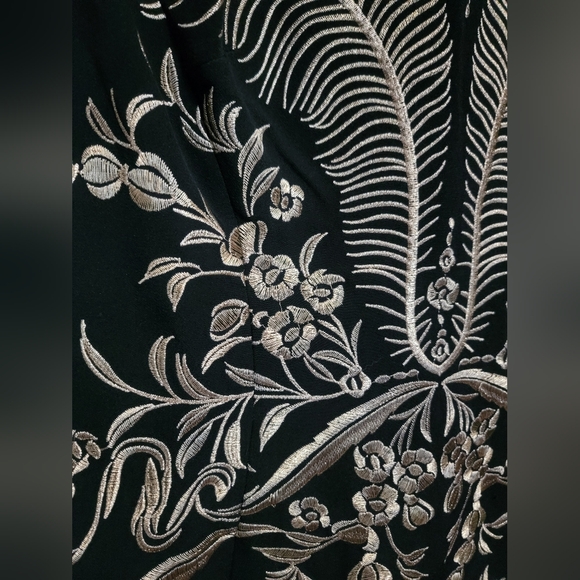 Karen Millen Size 12 STUNNING EMBROIDERED FLORAL PENCIL DRESS IN BLACK GOLD - Picture 6 of 6